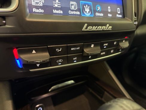 Used 2017 Maserati Levante w/ Luxury Package image 31