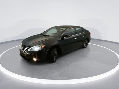 Used 2019 Nissan Sentra SR FWD image 2