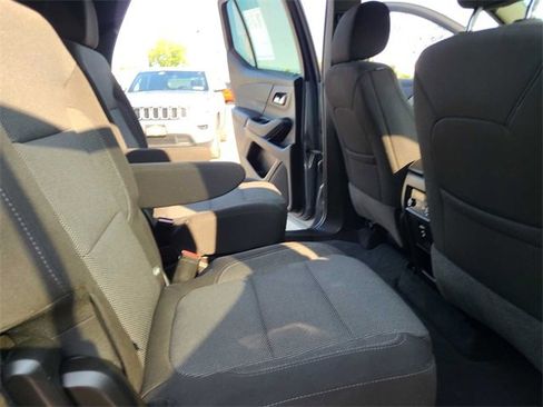 Used 2023 Chevrolet Traverse LT image 21