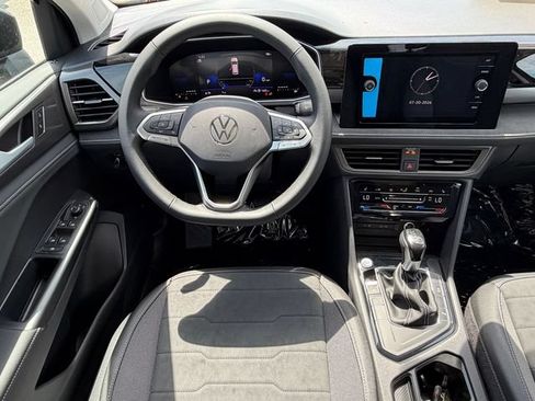 New 2026 Volkswagen Taos SE FWD image 15