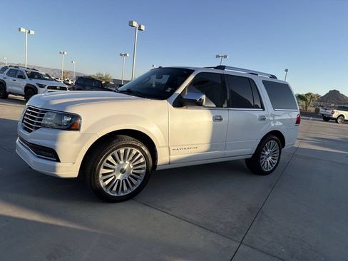 Used 2016 Lincoln Navigator Select AWD/4WD image 8