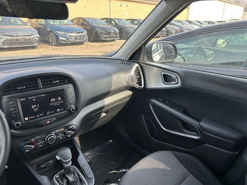 Used 2025 Kia Soul LX w/ LX Technology Package image 40