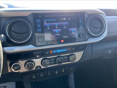 Used 2017 Toyota Tacoma Limited w/ Tow Package image 8