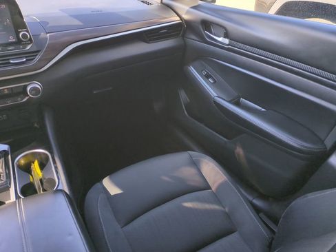 Used 2024 Nissan Altima 2.5 SV image 16