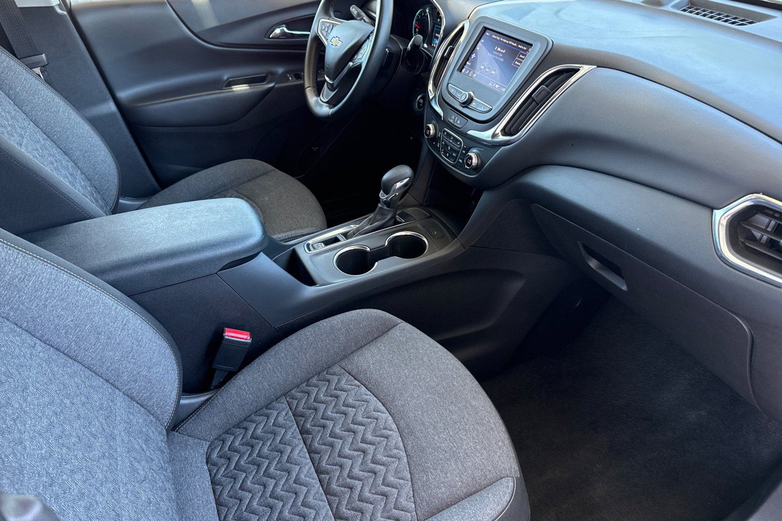 Used 2024 Chevrolet Equinox LT FWD image 24