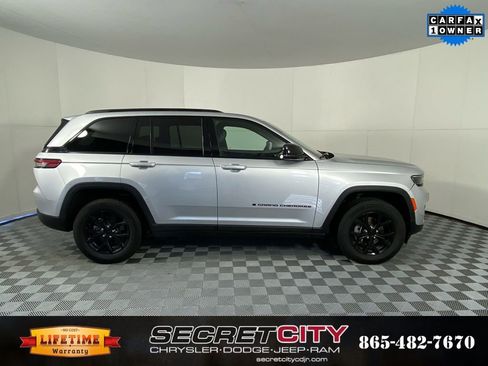 Used 2024 Jeep Grand Cherokee Altitude image 8