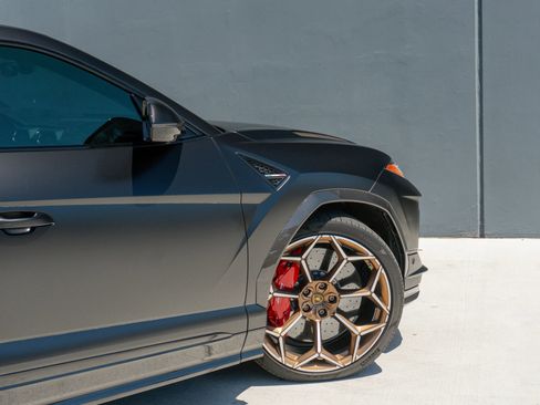 Used 2023 Lamborghini Urus Performante AWD/4WD image 45