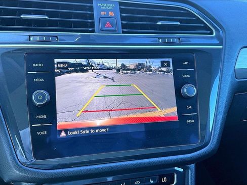 Used 2019 Volkswagen Tiguan SE image 14