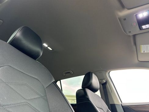 Used 2024 Volkswagen Atlas SE image 25