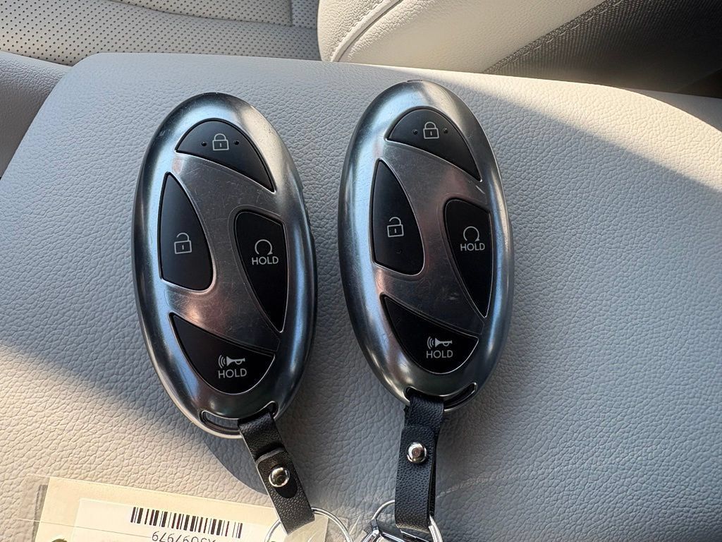 Used 2025 Hyundai Elantra Limited FWD image 19
