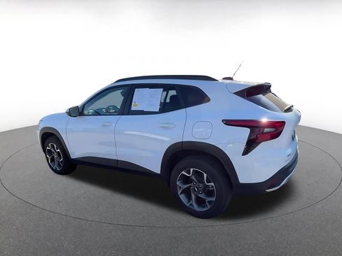 Used 2025 Chevrolet Trax LT w/ LT Convenience Package image 10