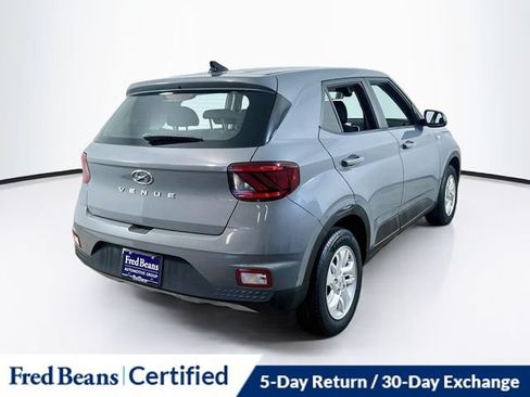 Used 2022 Hyundai Venue SE FWD image 11