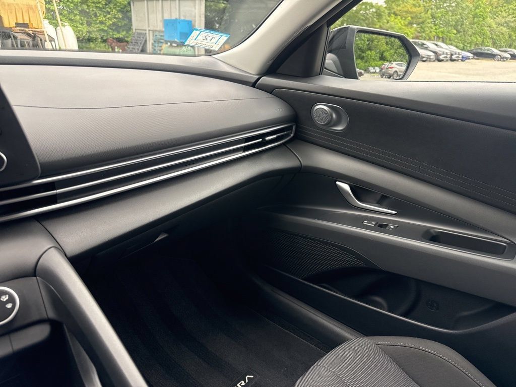 Certified 2026 Hyundai Elantra SE FWD image 36