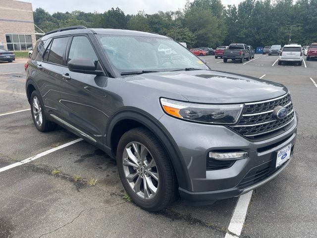 Used 2022 Ford Explorer XLT w/ Equipment Group 202A AWD/4WD image 7