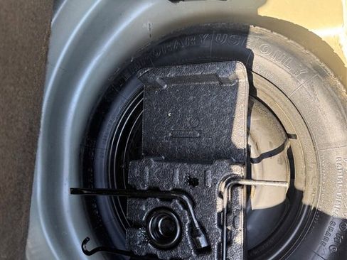 Used 2019 Toyota Corolla LE FWD image 30