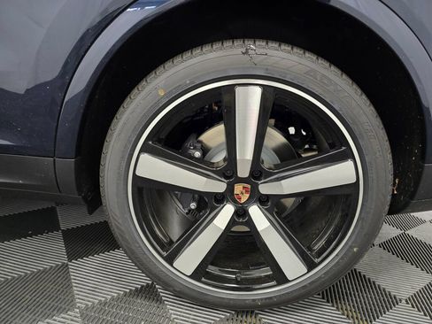 Certified 2026 Porsche Cayenne AWD/4WD image 23