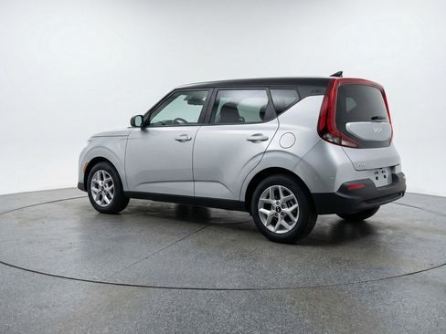 Used 2025 Kia Soul LX w/ LX Technology Package FWD image 6