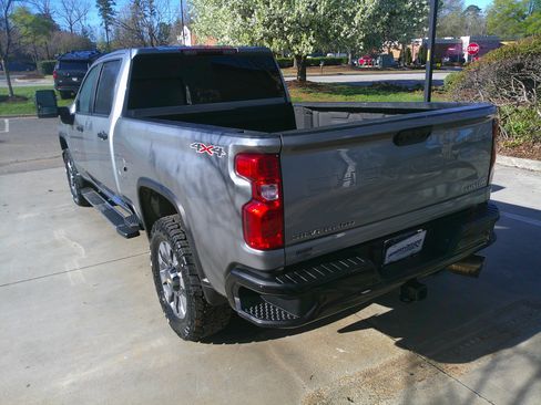 Used 2024 Chevrolet Silverado 2500 Custom w/ Custom Value Package image 9