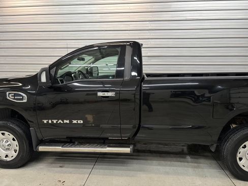 Used 2017 Nissan Titan SV AWD/4WD image 7