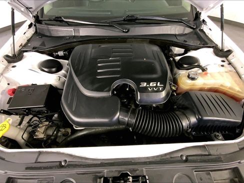 Used 2023 Chrysler 300 Touring w/ Sport Appearance Package RWD image 10