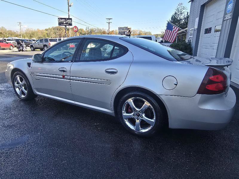 Used 2006 Pontiac Grand Prix GXP w/ Premium Package FWD image 3