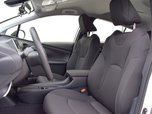 Used 2022 Toyota Prius LE FWD image 11