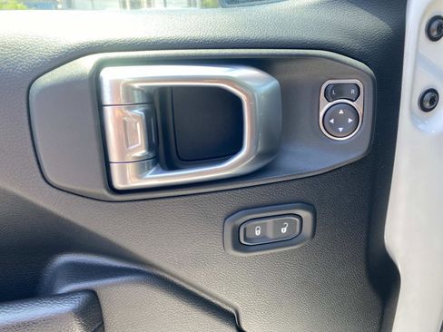 Used 2022 Jeep Gladiator Sport AWD/4WD image 21