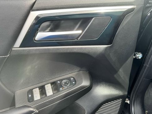 Used 2022 Mitsubishi Outlander SE image 10