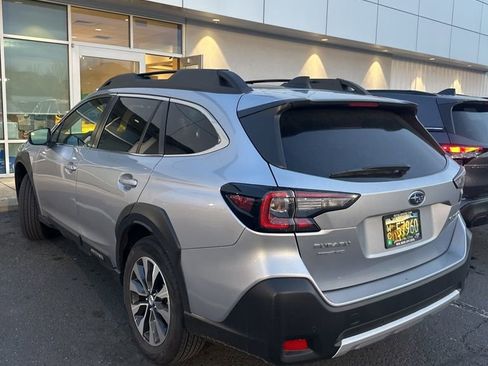 Used 2023 Subaru Outback Limited image 3