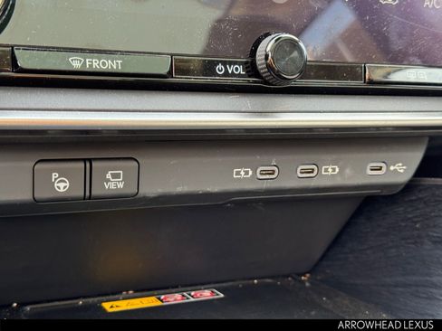 Used 2023 Lexus RZ 450e Premium image 33