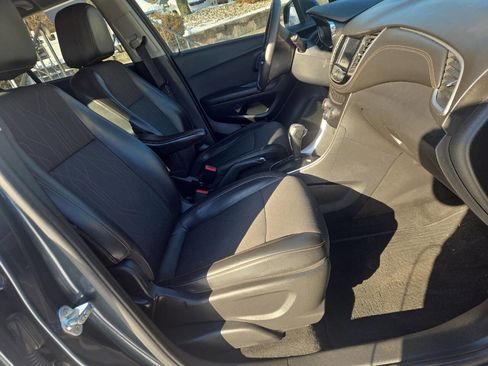 Used 2021 Chevrolet Trax LT w/ Driver Confidence Package image 18