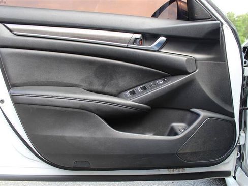 Used 2019 Honda Accord Sport image 10