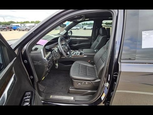 Used 2025 Cadillac Escalade Sport Platinum AWD/4WD image 8
