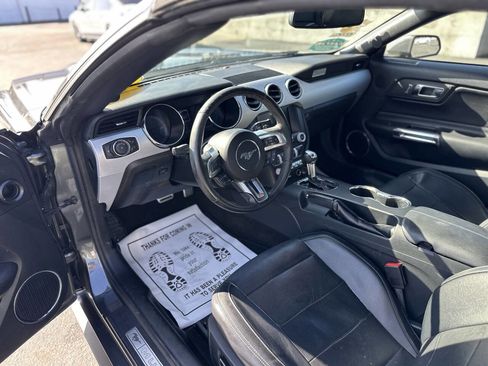 Used 2016 Ford Mustang Premium image 11