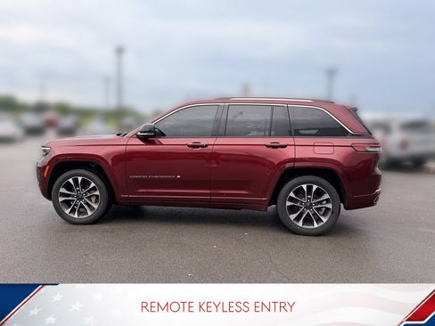 Used 2023 Jeep Grand Cherokee Overland w/ Luxury Tech Group IV AWD/4WD image 7