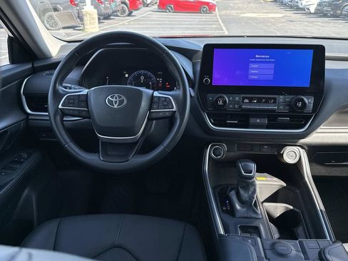 Used 2025 Toyota Grand Highlander FWD image 21