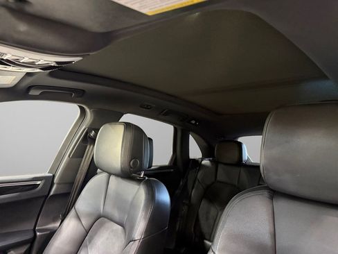 Used 2018 Porsche Macan Base w/ Premium Package image 43