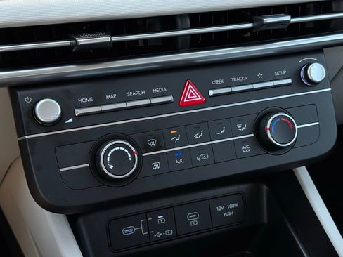 Used 2025 Hyundai Tucson SE image 28