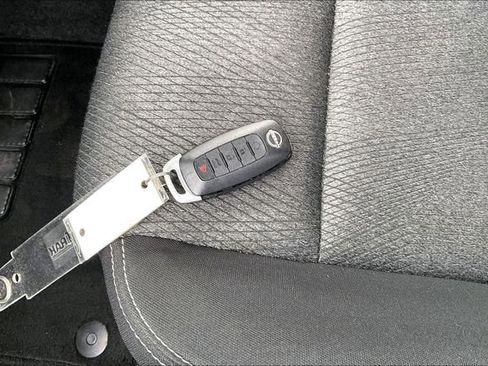 Used 2024 Nissan Rogue SV image 11