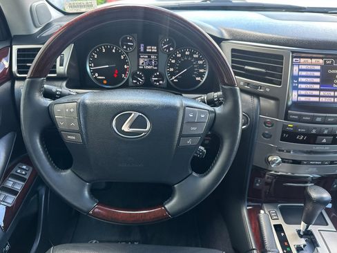 Used 2015 Lexus LX 570 4WD w/ Luxury Package image 18