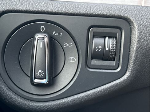 Used 2017 Volkswagen Golf Wolfsburg Edition image 11