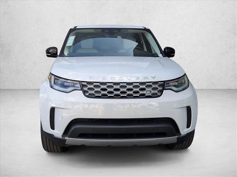 New 2026 Land Rover Discovery S image 7