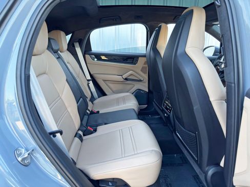 Used 2024 Porsche Cayenne Turbo image 46