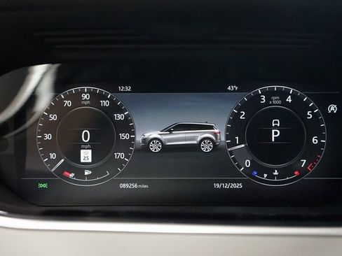 Used 2020 Land Rover Range Rover Evoque SE image 37