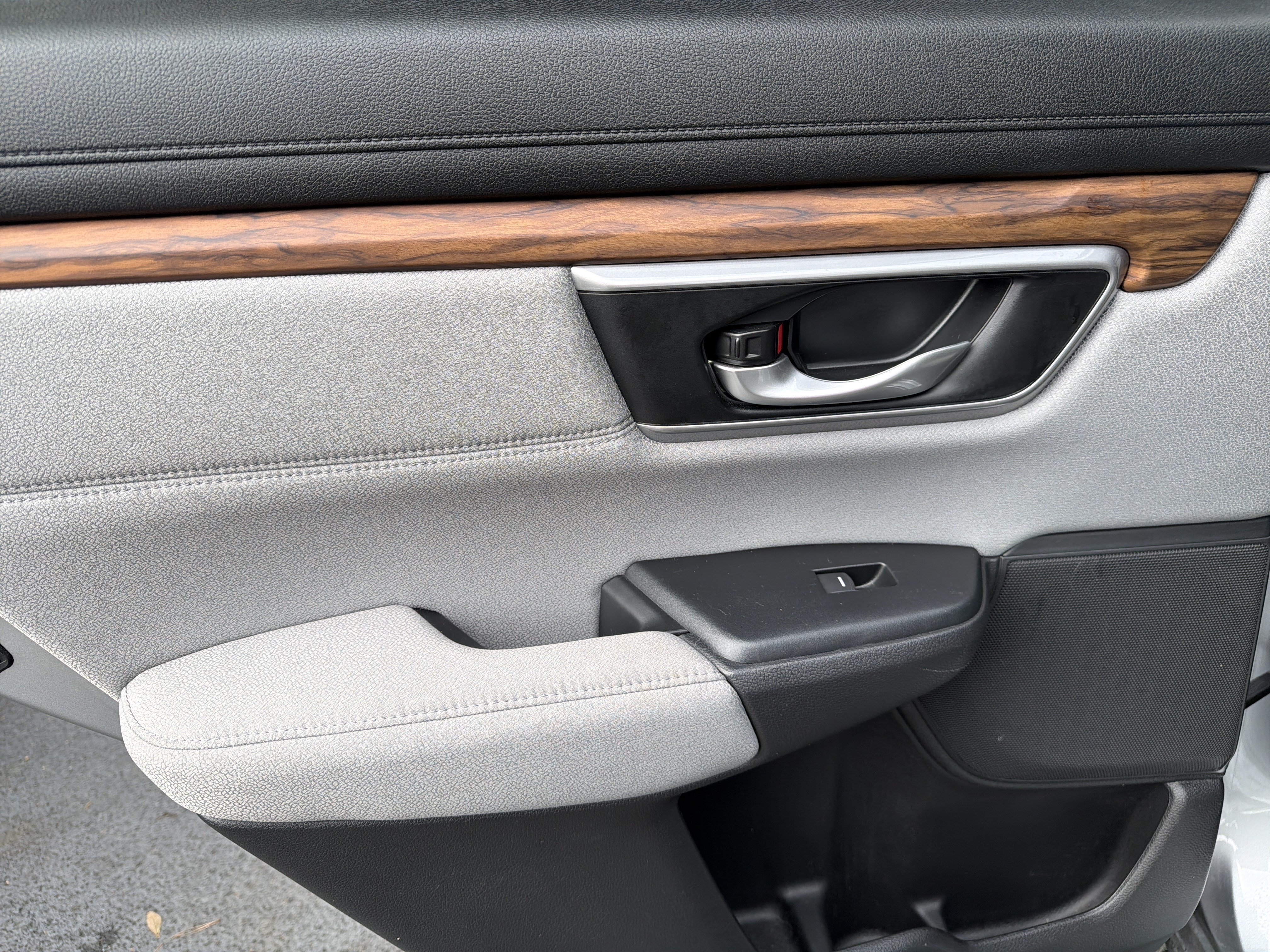 Used 2018 Honda CR-V EX image 29