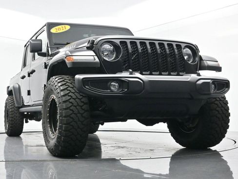 Used 2021 Jeep Gladiator Willys image 39