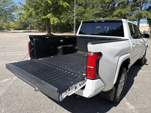 Used 2025 Toyota Tacoma SR5 AWD/4WD image 26