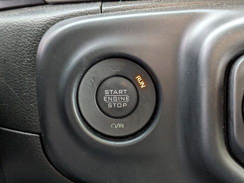 Used 2022 Jeep Gladiator Overland w/ LED Lighting Group image 19