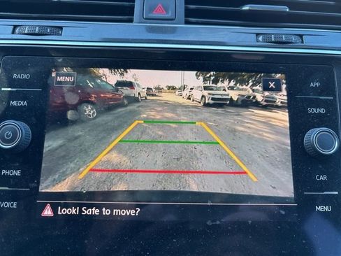 Used 2020 Volkswagen Tiguan SE w/ Panoramic Sunroof Package image 14