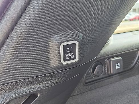 Used 2023 Jeep Grand Cherokee Overland w/ Luxury Tech Group IV image 17